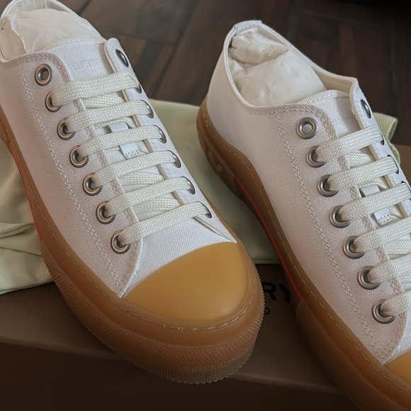 Sale New authentic Burberry sneakers - Picture 5 of 10